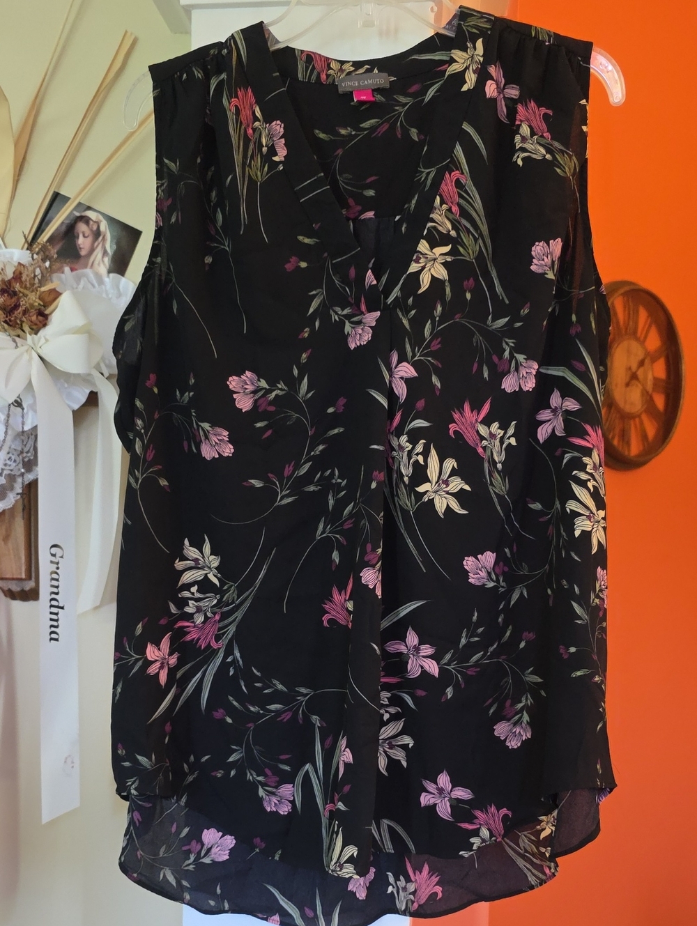 Vince Camuto Black Floral V-Neck Sleeveless Rumple Blouse-STITCH FIX